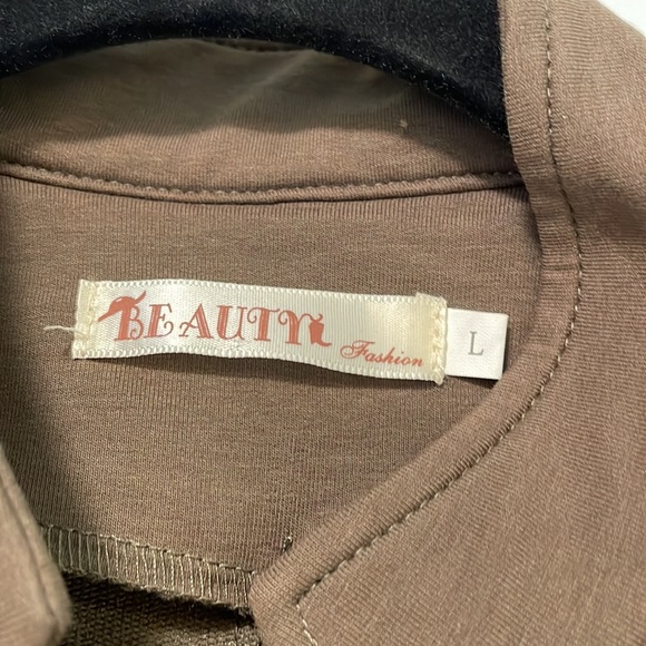 Military Style Jacket in Olive Green - Picture 4 of 6